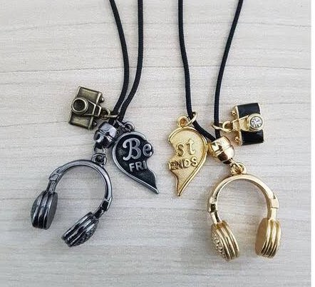 porndenji's tweet photo. vc nao fala com a pessoa que vc dividiu esse colar, ne? https://t.co/If2sbPpvUT