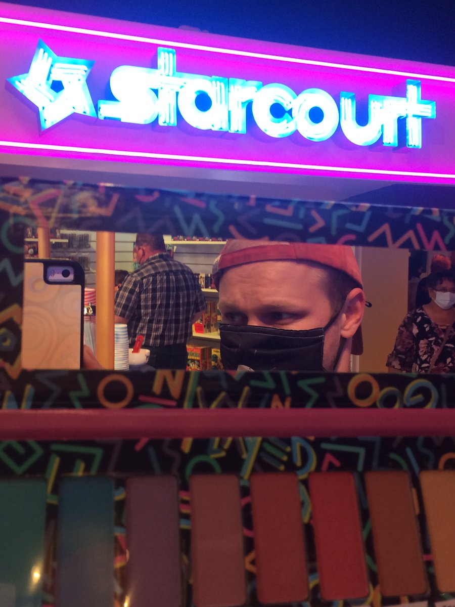 JoannaDeVoe's tweet photo. #StrangerThingsDay #StrangerThingsPopUp

We hung out at the Starcourt Mall… https://t.co/yRrtdGzaT7