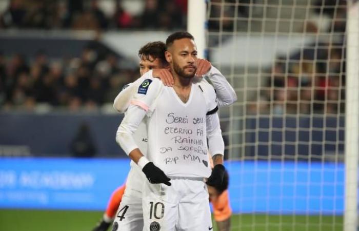 PSG_Nepal's tweet photo. Neymar dedicates his goal against Bordeaux to Brazilian singer Marilia Mendonça, who died in a plane crash. What a dedication 👏 🙌 
Hats Off ✊❤❤
Vamos PSG 
🔴🔵
#WeAreParis #NeymarJr https://t.co/spRkl3d8Sk