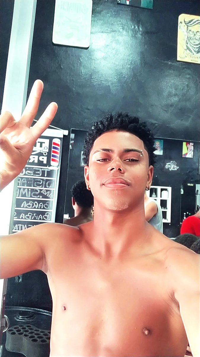 lsbiscoito's tweet photo. A semana só vale a pena, quando chega sábado vc corta o cabelo!! https://t.co/v9Uv8k41IC