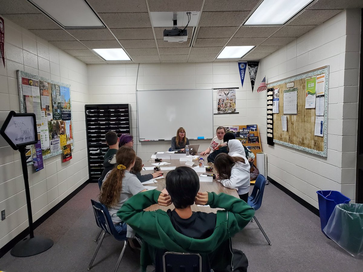 HistoryCards's tweet photo. 1 of 2 SSC Quiz Bowl Teams battling in out. Go Cards! https://t.co/T7IrIxYI9E