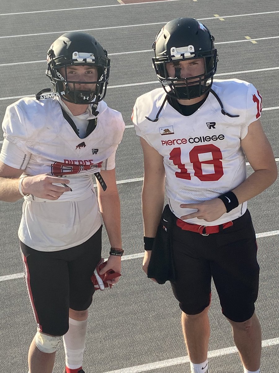 The team didn’t walk away with a win but these two, especially @PelletierPeyton had a great game (in this Mama’s eyes). Keep rebuilding @LAPierceCollege! #keepmovingforward #headinthegame #truegrit @PPelletier_88