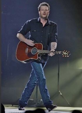 BarbraLovesBG's tweet image. Retweet to vote #BlakeShelton to win #TheCountryArtist of 2021 #PCAs