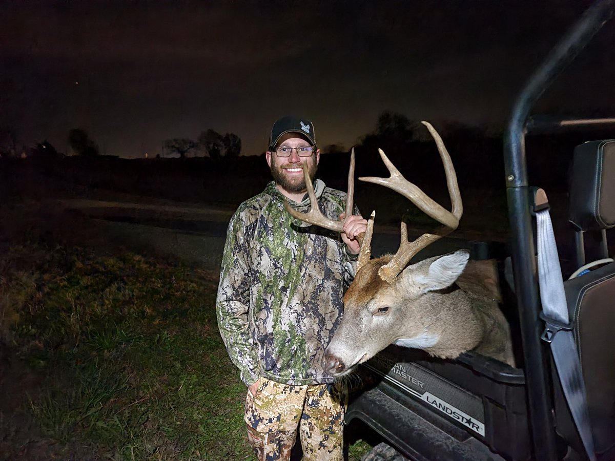 Hunter9David's tweet photo. Here he is the big 8! He’s been around for several yrs! I told myself the first mature buck to walk out is getting stuck! Thanks to my brother @JordanR785 for helping me drag him out! Boy does he stink! Rutted up something terrible!!! https://t.co/BzkL2PknEH