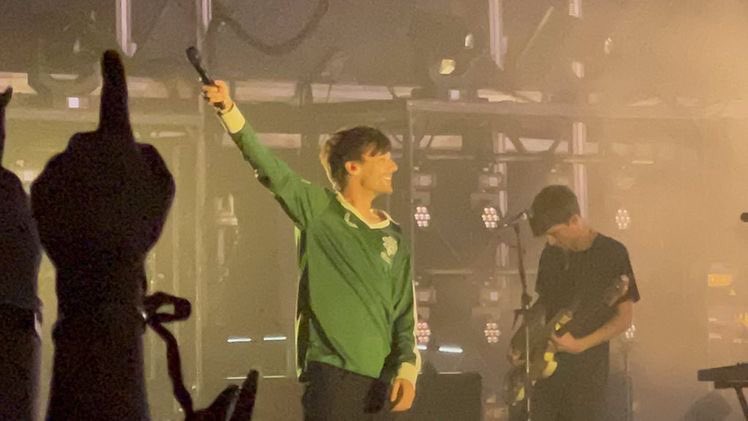 brigharrie's tweet photo. Hellooo @OnAirRomeo and @MostRequestLive, could you please play #DontLetItBreakYourHeart by #LouisTomlinson on #MostRequestedLive for us? It would made me SO happy! Thank u ❤️‍🩹 https://t.co/TOxSx9LnG3