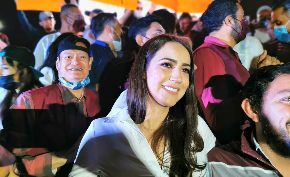 Karla_Esp_'s tweet photo. ¡La unidad en MORENA y el trabajo en equipo es indispensable para el futuro! 
 
El día de hoy junto con nuestro dirigente Nacional Mario Delgado Carrillo tomamos protesta a los comités de defensa de la 4T. 

Un honor compartir ideas y experiencias

#sabenqueconmigocuentan💪🏻 https://t.co/tabloYYRgB