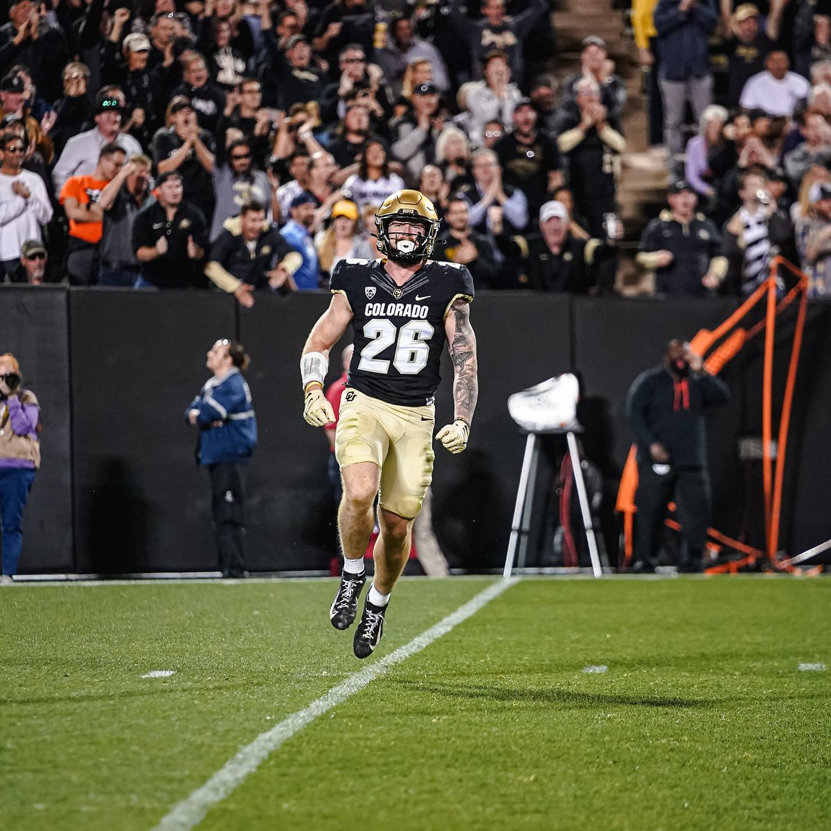 .<a href="/qperry6/">Quinn Perry</a> leading the defense with 8 total tackles, 7 solo 💥

<a href="/wells_16/">Carson Wells</a> with 6 total, 4 solo 

#GoBuffs