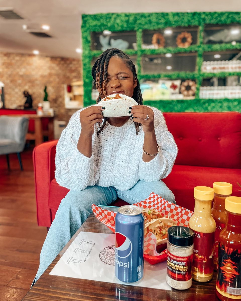blkrestaurantwk's tweet photo. Repost @oloritrini --> 

😱 OMG, I can’t believe it’s already #DiginDay! Join me to uplift Black-owned restaurants by driving $100MM in sales over the next 5 years!
 
... #foodiesofinstagram #blackbloggers #blackinfluencers 🦀🤤: 

@seafoodconnectionhouston https://t.co/vVl5ieFpRN
