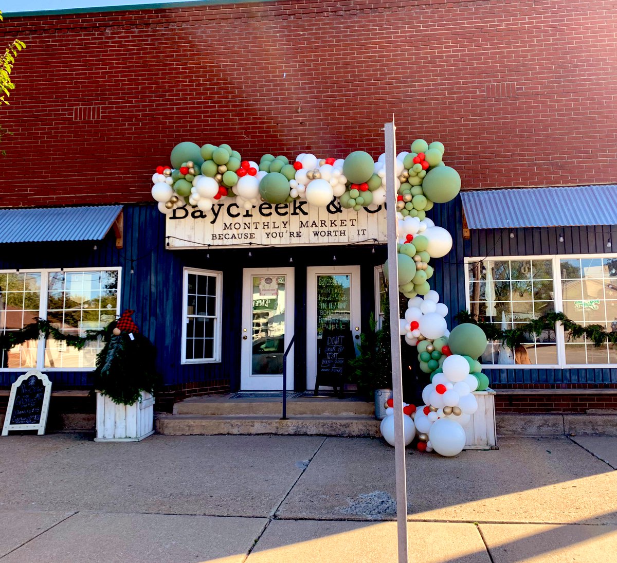 skinterdesign's tweet photo. Who is ready for the holidays? Well Baycreek &amp; Co  and Baycreek Designhouse sure are! Have you ever been there? Scroll over to check out some pics and purchases from my visit there today. 🎄🎅🏻🎁⛄️ https://t.co/8dEFudp3Td