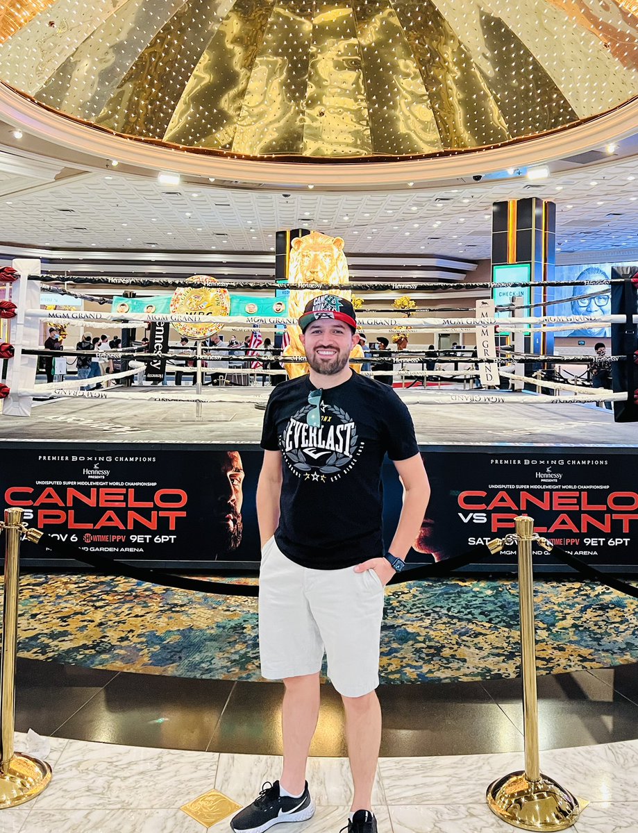 EricJohnsonJr86's tweet image. Ya llegamos al MGM para ver el triunfo del @Canelo . Los alumnos de @Vox_Academy siempre en los mejores eventos deportivos. 🥊🥊