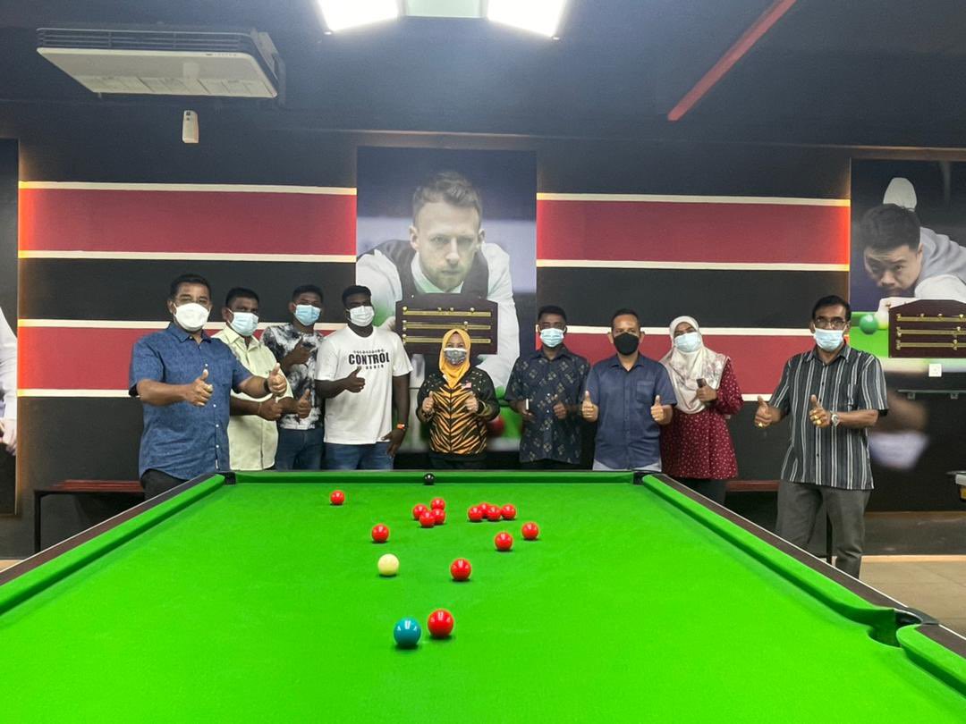 redcodegenx's tweet photo. YBhg. Dato' Dr. Hajah Wasitah Haji Mohd Yusof, Ketua Pengarah Jabatan Belia dan Sukan Negara menyantuni belia dan komuniti Langkawi pada 6 November 2021. https://t.co/AThigvNwcR