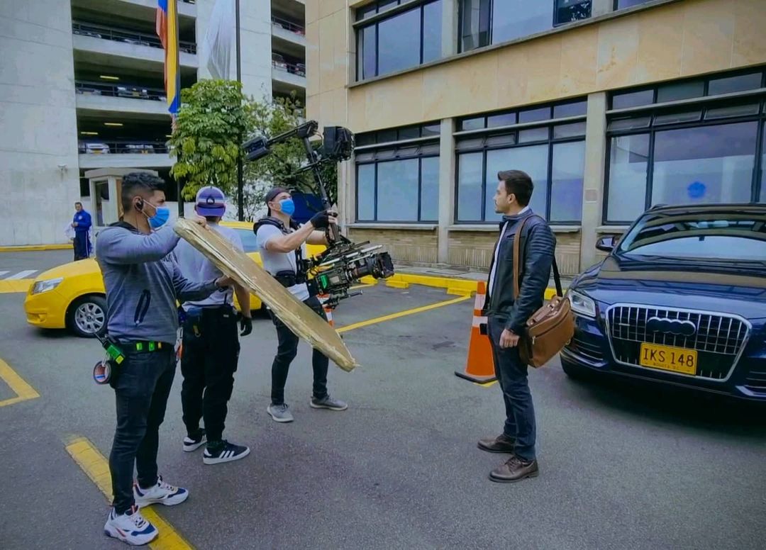 FCO_LucianoDA's tweet photo. 👍👌👏👏💖
#Repost @juceroca57

Hasta el último momento luchando por una excelente escena @Lucianoda @Pedro_2h

#steadycamoperator #steadicamoperators #detrasdeescena
#detrasdecamaras #behindthecamera #behindthescenes #enfermeras https://t.co/5nC2QjcFcy