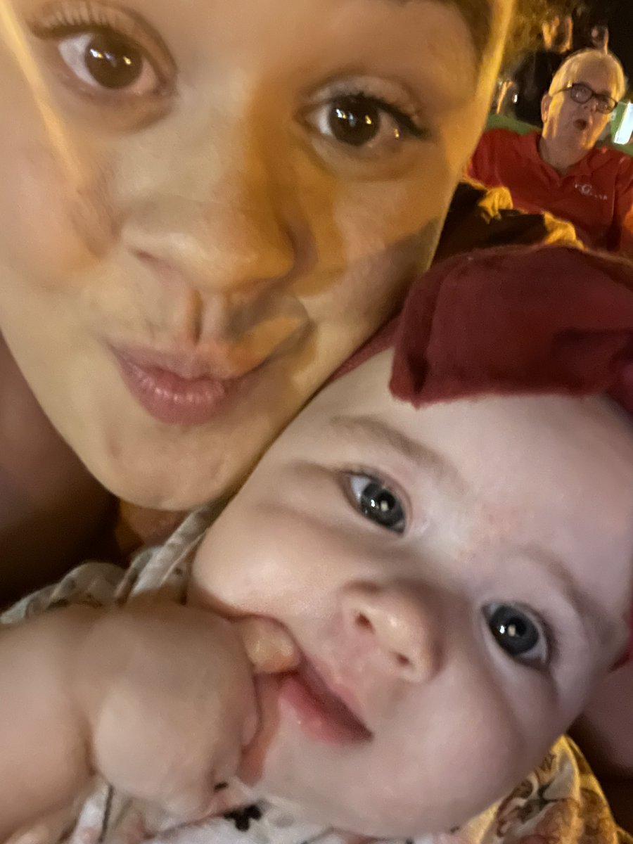 MsRahkola's tweet photo. Baby’s first concert #kidsathopeyuma https://t.co/N1gSzsebNZ