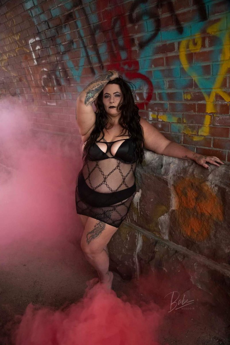 Sasha51118485's tweet photo. #plussizefashion #plussizequeen #thickgirlsrock #thickgirlsmatter #curvymodels #CurvyLady #curvychicks #curvybeauty #fishnetlovers #fishnetstocking #graffiti #smoke #FolloMe #RetweeetPlease #RETWEEETME #RETWEEET https://t.co/HM7see18VJ