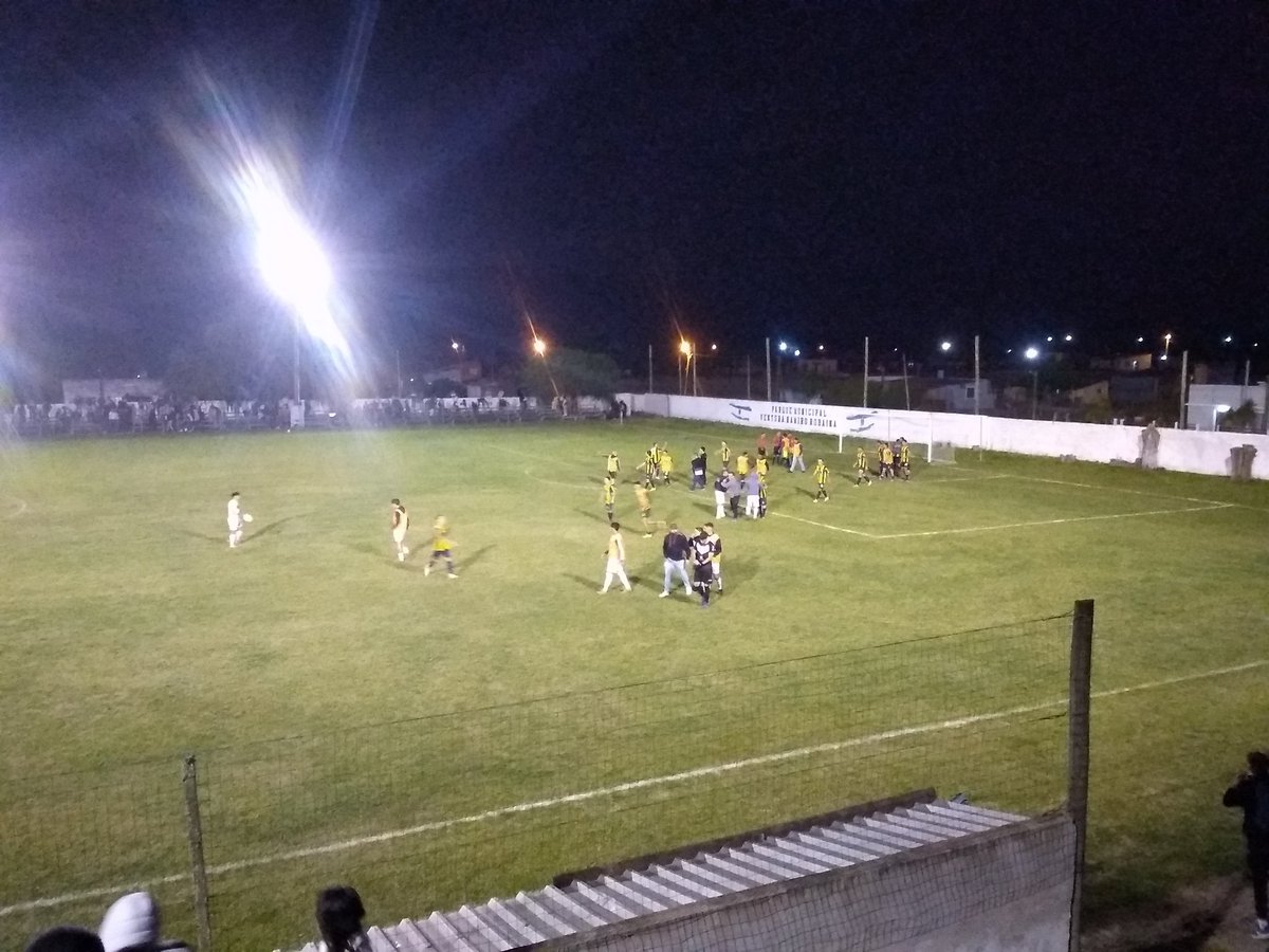 JhonaFerreira28's tweet photo. Por penales #RioBranco es el sector interior de #CerroLargo. 
5 a 4 fué el marcador final. 
#CopaOfi #CopaSelecciones #CopaNacional https://t.co/i3xTdHb98B