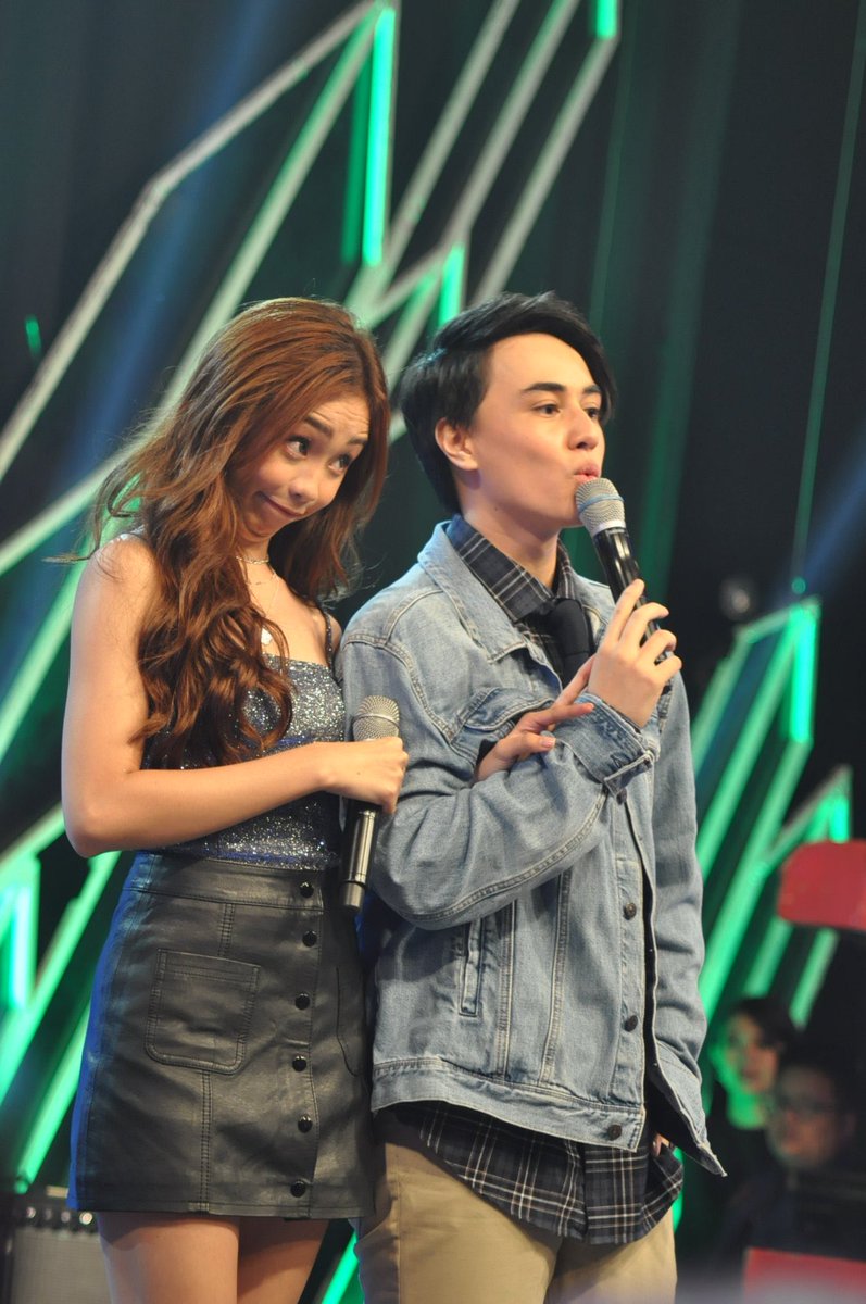 Bingkay84's tweet photo. Yung nagpapacute ka dahil kasama mo si crush😉

MAYWARD NOVEMBEST

#MayWard
@maymayentrata07 
@Barber_Edward_ https://t.co/9HTu9PlwEB