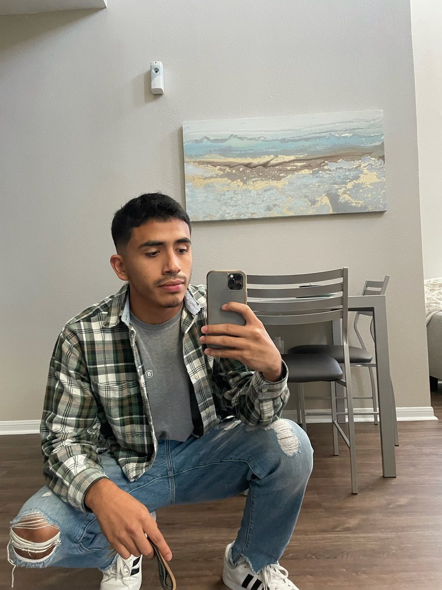 Only1Lazaro's tweet photo. Here’s todays flannel 👻 https://t.co/JnEZXQlTgN