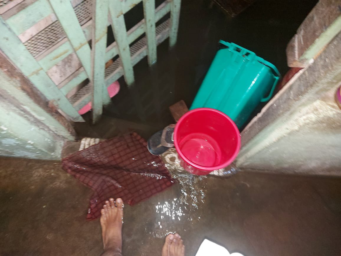 geswarlal's tweet photo. @DrmChennai Rain Water Entered into the Quarters of Railway Colonies located in the Poonamallee High Road side of Egmore.Pumping out of flood water need to be arranged immediately https://t.co/DbBdQk3jCZ