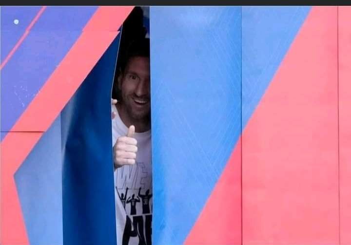 notafaso's tweet photo. Cuándo te echaban del salón y hacias reír a los pibes desde la ventana https://t.co/NuvvS35mKM