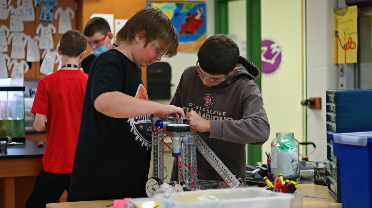 dbqschools's tweet photo. We are full S.T.E.A.M. ahead in making sure our youth have access to engaging educational opportunities in science, technology, engineering, art, &amp; math. We are proud to celebrate #STEMSTEAMDay and the various ways it's being taught at all levels of education across our district! https://t.co/fCHRCtZl75