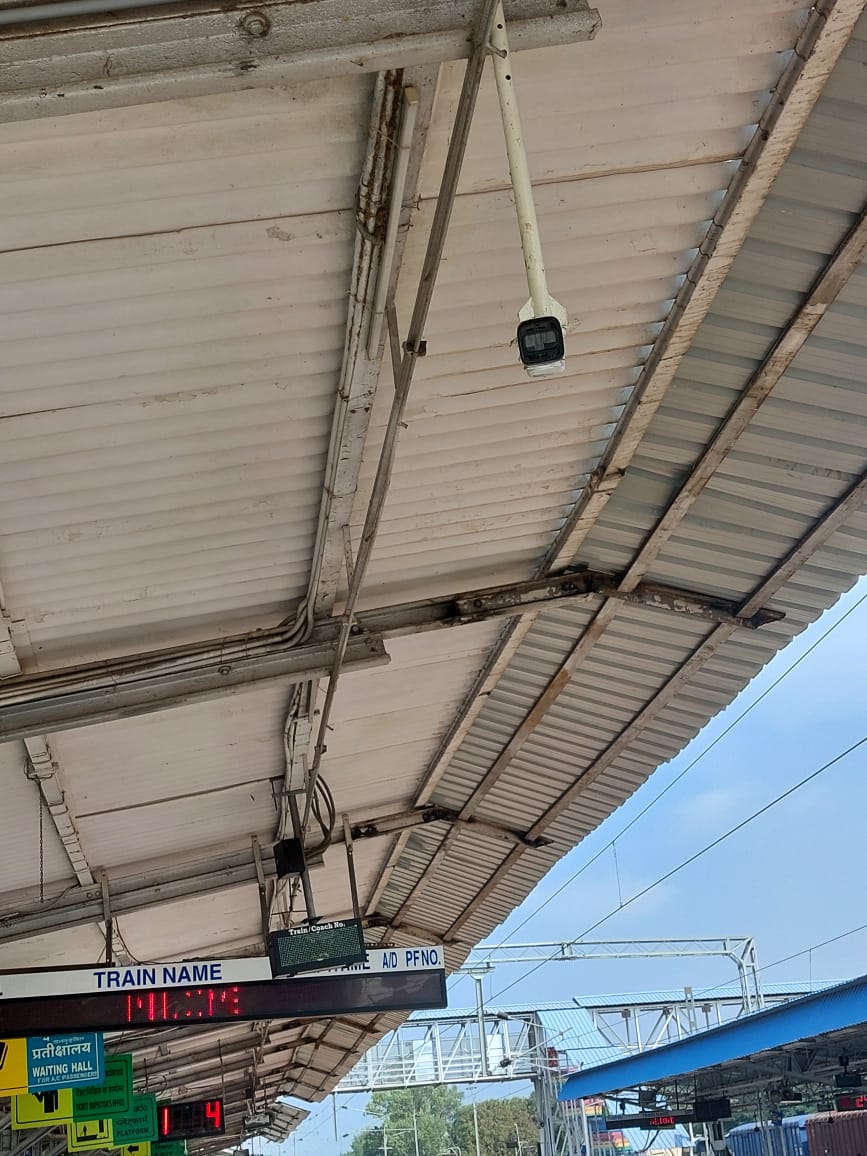 SWRRLY's tweet photo. Security of our  passengers is our Top priority:
Internet Protocol (IP)based Video Surveillance System (VSS) provided at #Vijayapura station recently.
Cameras ,covering all important areas of Railway  station , are functional now.
@drmubl https://t.co/zUaBB2orBl