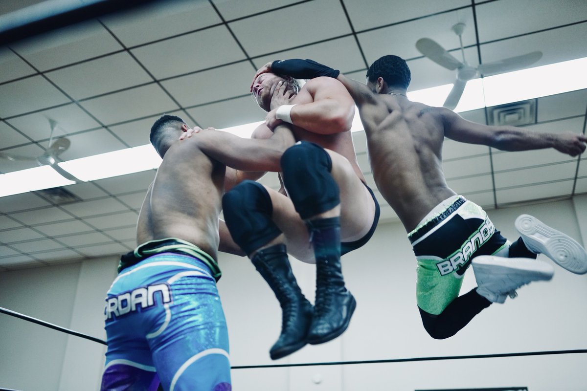VeraSadlyPhoto's tweet photo. #UnchartedTerritory #S3E4
@beyondwrestling
#DiscoveryGauntlet @WavesandCurlstt v @Cupofjoekeys @VivaDanteViva
@mashaslamovich v @WheelerYuta
@willowwrestles @DirtyDickinson v @CatalKasey @ItsBrandonKirk
@PerfectAaron1 (w #ClubCam) v @SilverNumber1 https://t.co/a47DvY4jiZ