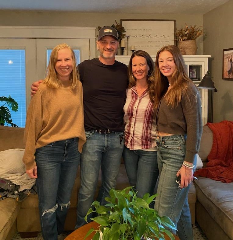 rkcountrygirl's tweet photo. Got a chance to hang out with my 10 yr long twitter friends @NEELYmusic @SquealyNEELY and Kaci while in Nashville. Thanks y'all! So blessed https://t.co/dVAfMm55X7