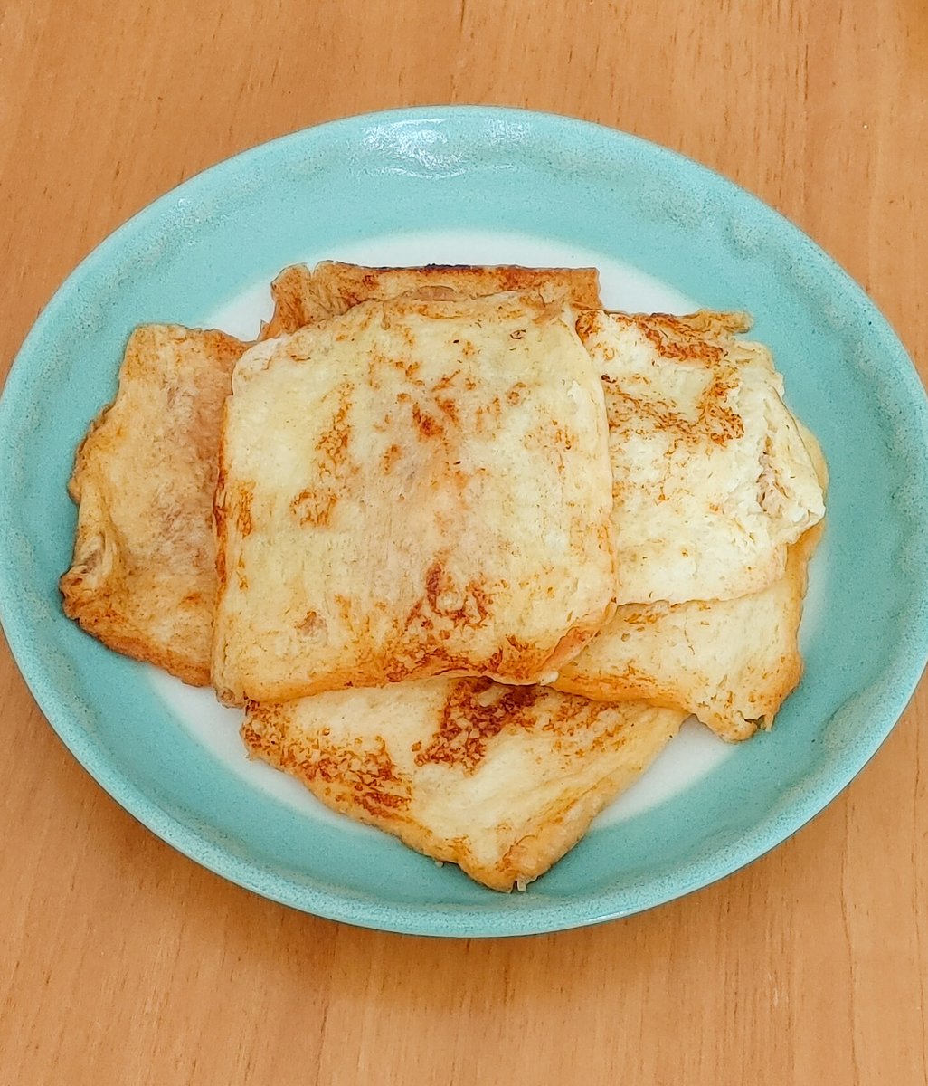 Chibapan31's tweet photo. 食パン���作る度に余る両端っこが冷凍庫で溢れていたのでフレンチトーストに。

#手作りパン 
#パン作り
#おうちパン https://t.co/Ik2PuRsuhV