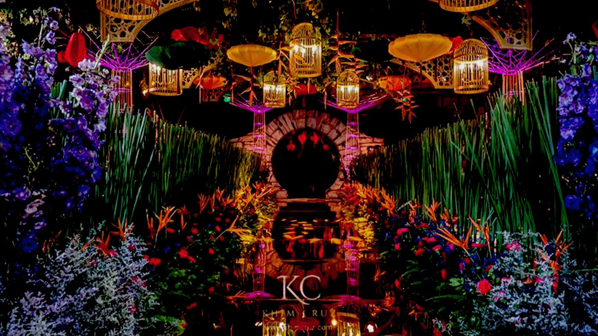 ⠀⠀⠀⠀ ⠀  
⠀⠀⠀⠀ ⠀  
𝗣𝗘𝗘𝗞-𝗔-𝗕𝗢𝗢
𝗦𝗰𝗲𝗻𝗲 𝟮𝟬: 𝐆𝐫𝐚𝐧𝐝 𝐄𝐧𝐭𝐫𝐚𝐧𝐜𝐞
⠀⠀⠀⠀ ⠀  
⠀⠀⠀⠀ ⠀