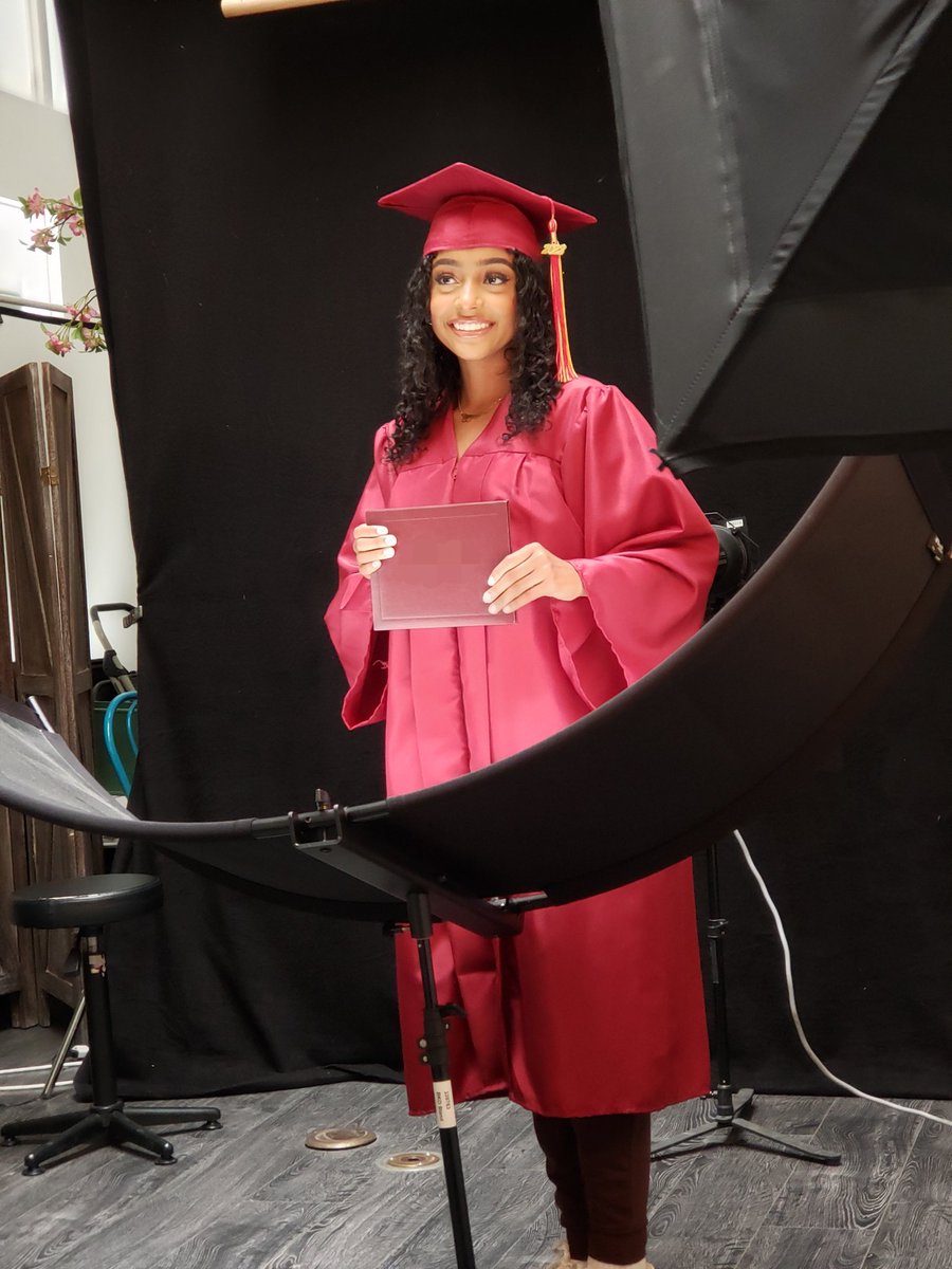 laiidee's tweet photo. WHO IS GOING TO CRY WITH ME?!?!? #AlmostAtTheFinishLine π₯°π€§π FYI My baby is ahead 25 credits, not including next semesters classes as that would put her ahead 45 credits She could have graduated a long time ago. This is just her cool down lap to enjoy Senior yr & Varsity track. https://t.co/T14ObKUG9F