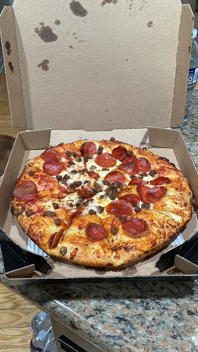 AnestheticsDH's tweet photo. @dominos First time trying dominos in two years because I saw you guys were trying to do better. This is not better. This is a bread pizza. Guess I’ll try again in another couple of years. https://t.co/OMRzaWeAhL