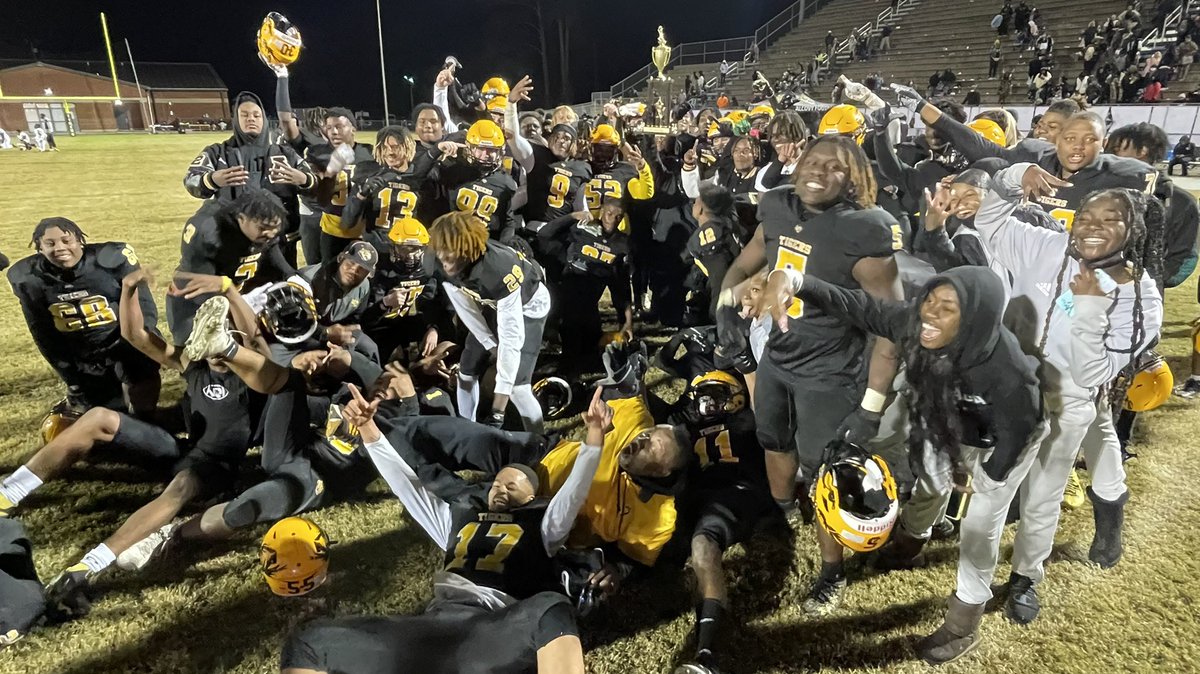 bandboyz05's tweet photo. Alcovy football team win its first ever region football championship!!! https://t.co/uqhnmBHAsl