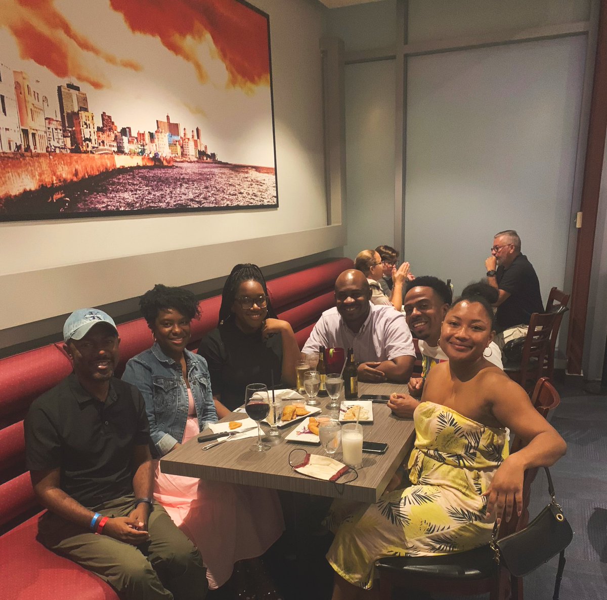 BecomingDrBrew's tweet photo. Thank you @CameronCarl for surprising these @FSU_HE grads + program alum by covering our dinner the last night of the @ASHEoffice conference! #lifenet #hescholars https://t.co/XBjsQevCZT