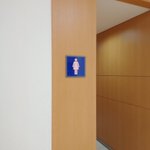 罠が仕掛けられている？男子トイレっぽい女子トイレ!