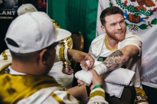 La confianza del Canelo. 💪🤩

Saúl Álvarez y su equipo se preparan para una noche histórica 🙌🥊

(📸 vía <a href="/ShowtimeBoxing/">Showtime Boxing (Roblox)</a>)

bit.ly/3BRKlZA
