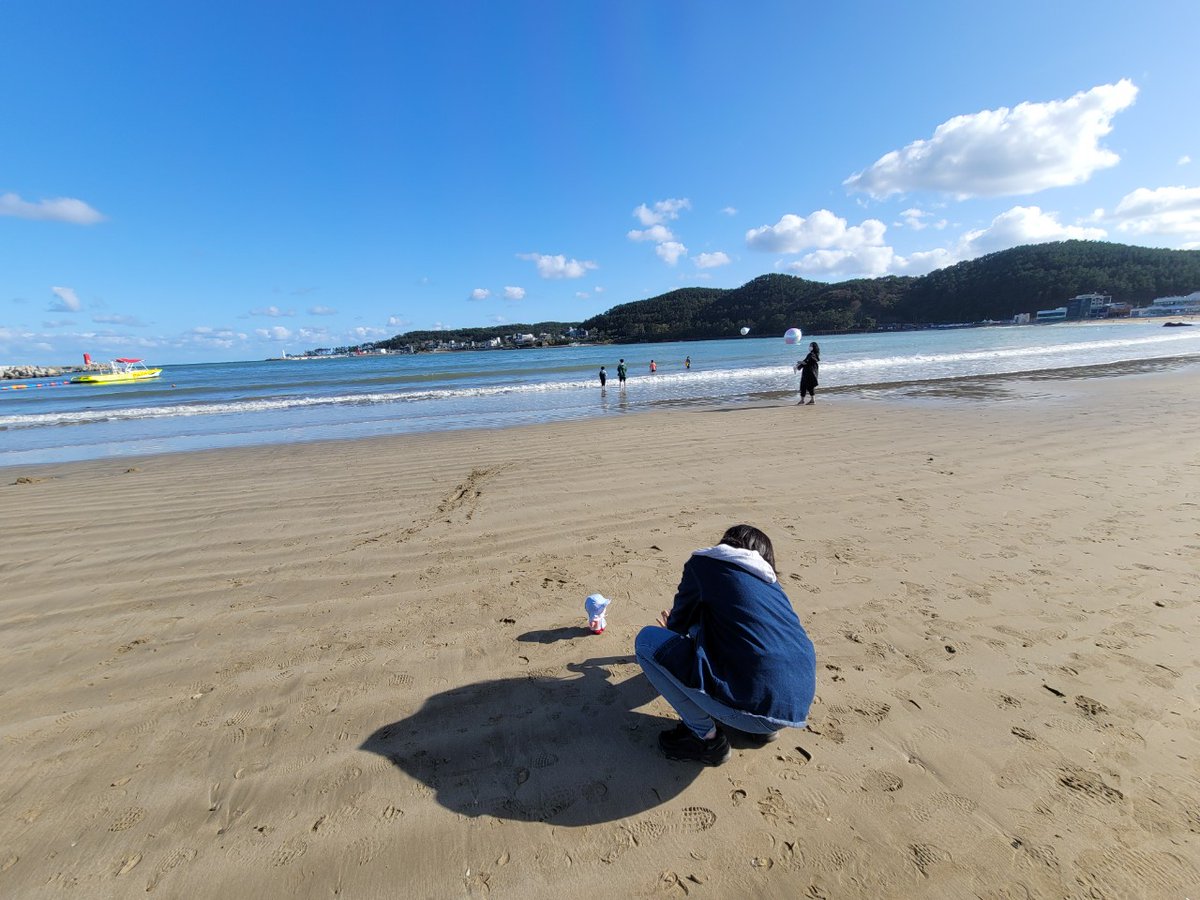 #외출솜

새옷입고 나간 우리 사야💕
하늘도 이쁘고 바다도 이쁘고
다 완벽해따
막짤은 쭈그리고 사진찍는 어느 마망🤦‍♀️

#무속성사야
@xiu_bokk 
<a href="/annamarydoll/">❤안나마리돌❤</a>