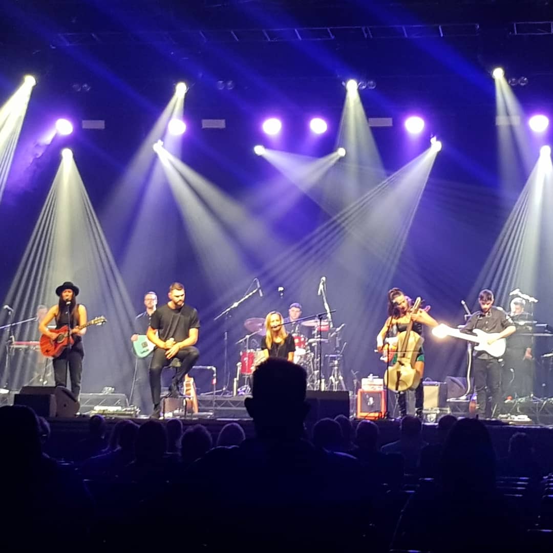 mellindus's tweet photo. Had the best time watching my friends join @IsaacHumphries7 on stage last night at Tunes for Charity. Nothing better than watching people you love having this much fun doing something they love in such an amazing way! A great night for a great cause. https://t.co/Bgh2zOfFYY