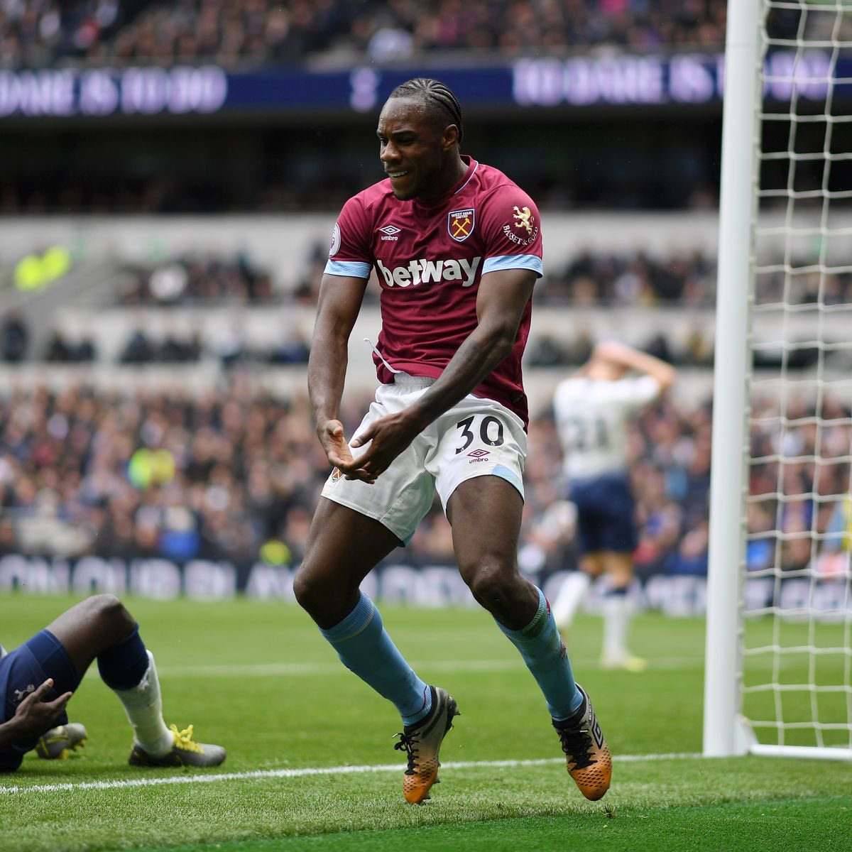 secretshirtco's tweet photo. If Michail Antonio 🏴󠁧󠁢󠁥󠁮󠁧󠁿 or Mo Salah 🇪🇬 score ANYTIME today we’ll giveaway a https://t.co/0dDyzv85B2 box 📦

To enter 👇

🔄 Retweet this tweet
🤝 Follow us

Good luck! https://t.co/EndpqEdpIF