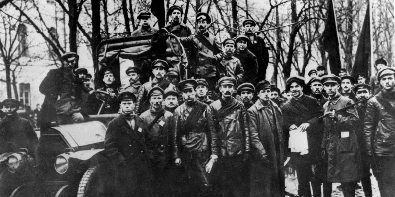 People1917's tweet photo. 7/11/1917

Cupa sera.
Neve bianca.
La bufera
i viandanti abbatte e sfianca.
La bufera
sulla terra intera.

(I Dodici, Alexandr Blok)

#7novembre https://t.co/EG7FlNK6jM