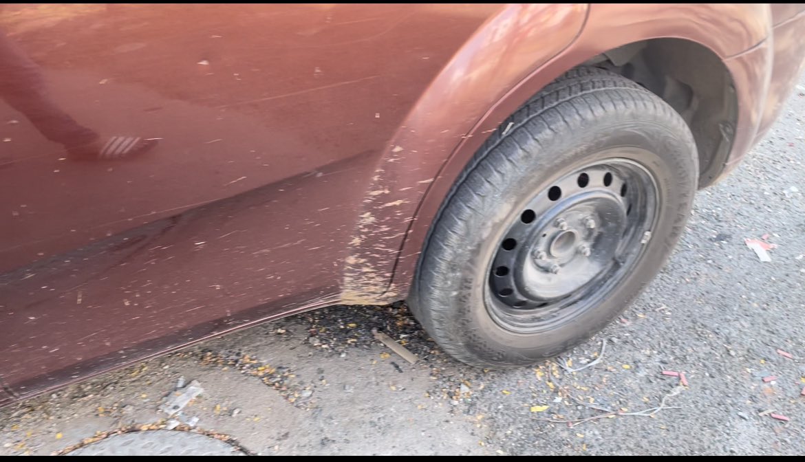 taralsoni's tweet photo. @ZoomCarIndia @morang claim to have 46 points Covid sanitization for car. It was actually delivered with Cow dung inside the car. Forget about COVID. Not even basic hygiene maintained. What you see is actually cow dung outside. Inside was even bad. https://t.co/nlCwJm4ArR