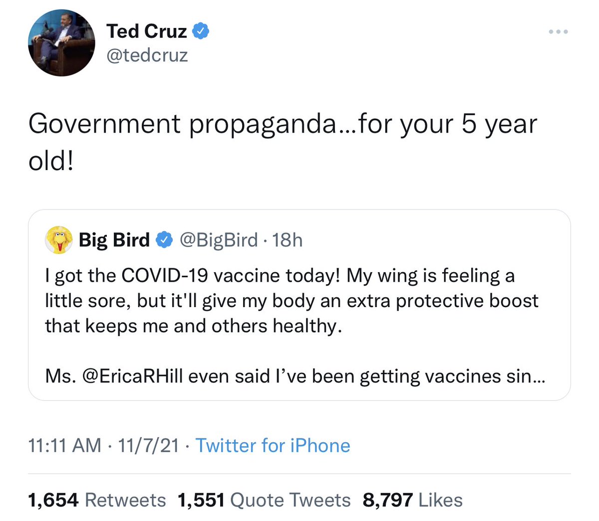 hilaryluros's tweet image. How can you tell the difference between Big Bird and Ted Cruz?

Only one of them flies south for the winter.