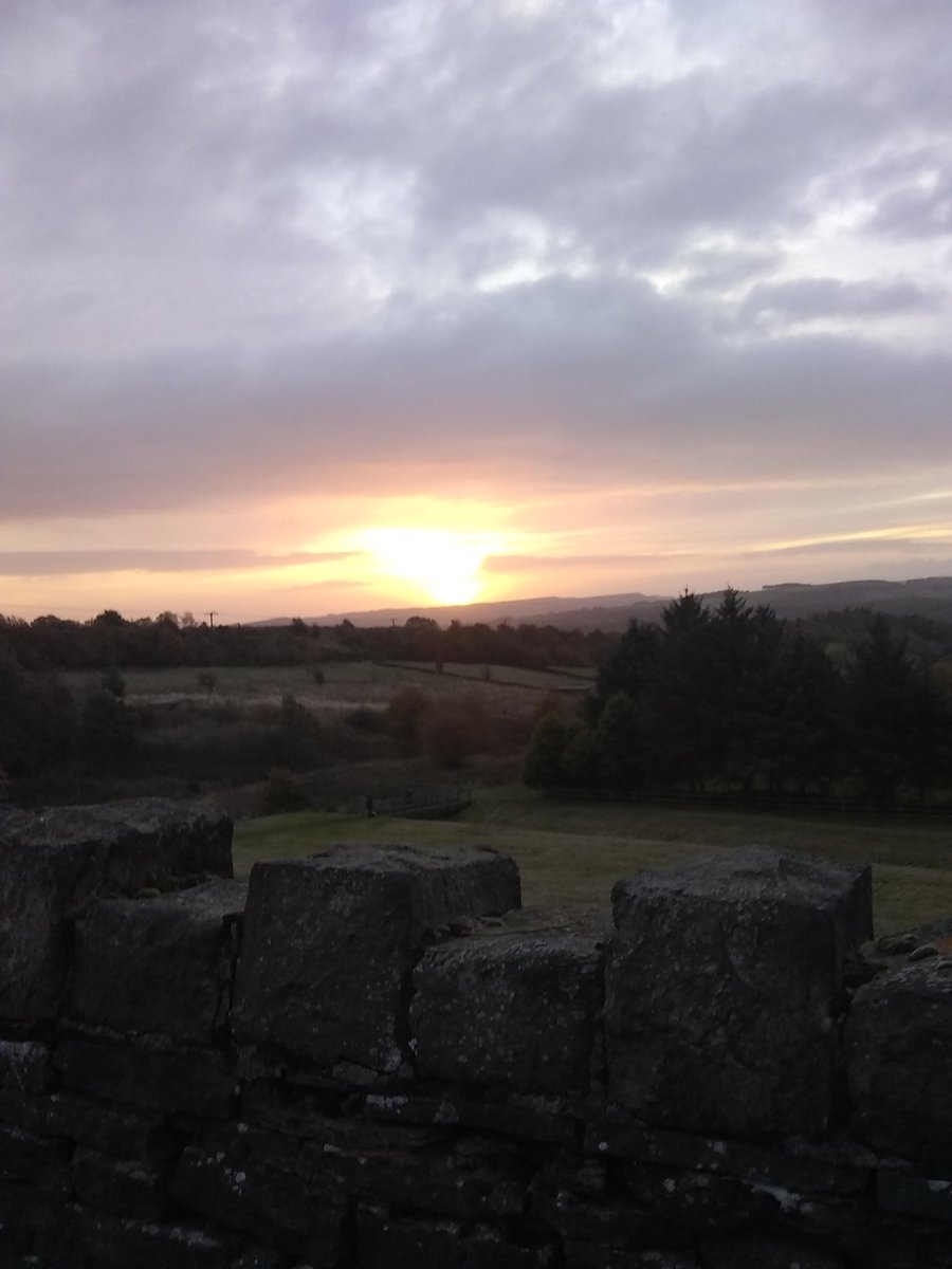 Hangel210's tweet photo. Here comes the sun....blow  in by icy blasts ...but still it comes ...#MentalHealthMatters https://t.co/qS34UQ1oOj