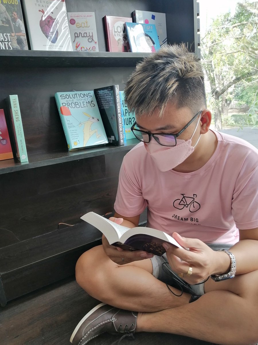 kingkingmarking's tweet photo. Dream big and read kasi wala tayong magic garage 😘
#HappySunday #happypink #LetLeniLead2022 https://t.co/oOzf1ezsMl
