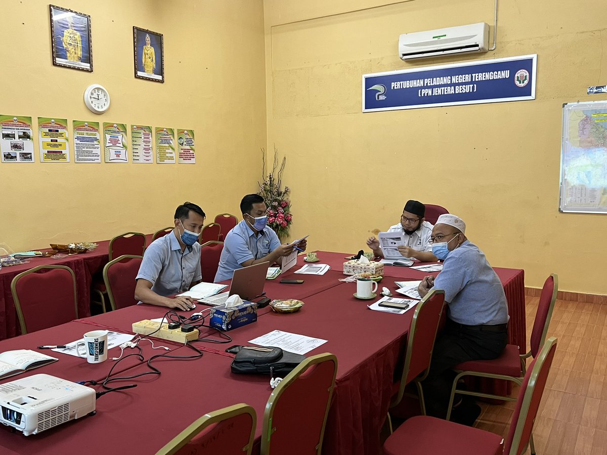 PPNJBesut's tweet photo. Mesyuarat Penyelarasan Pertubuhan Peladang Negeri Bahagian Jentera(PPNJ) dan Lembaga Pertubuhan Peladang(LPP) Negeri Terengganu kali pertama diadakan bagi membincangkan isu-isu terkini &amp; memperkukuhkan lagi khidmat kejenteraan ladang.

#LPPMalaysia
#LPPTerengganu
#PPNT
#PPNJ https://t.co/hvwTEjeANY