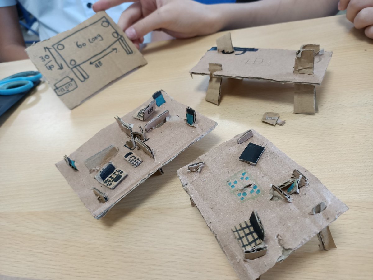 JESS_Innovation's tweet photo. Back to hands on prototyping. #JESSInnovation #JESSRealworld #JESSProblemsolving #designthinking #STEM @JESSDubai @JESSDTDept https://t.co/6oont3oMrO