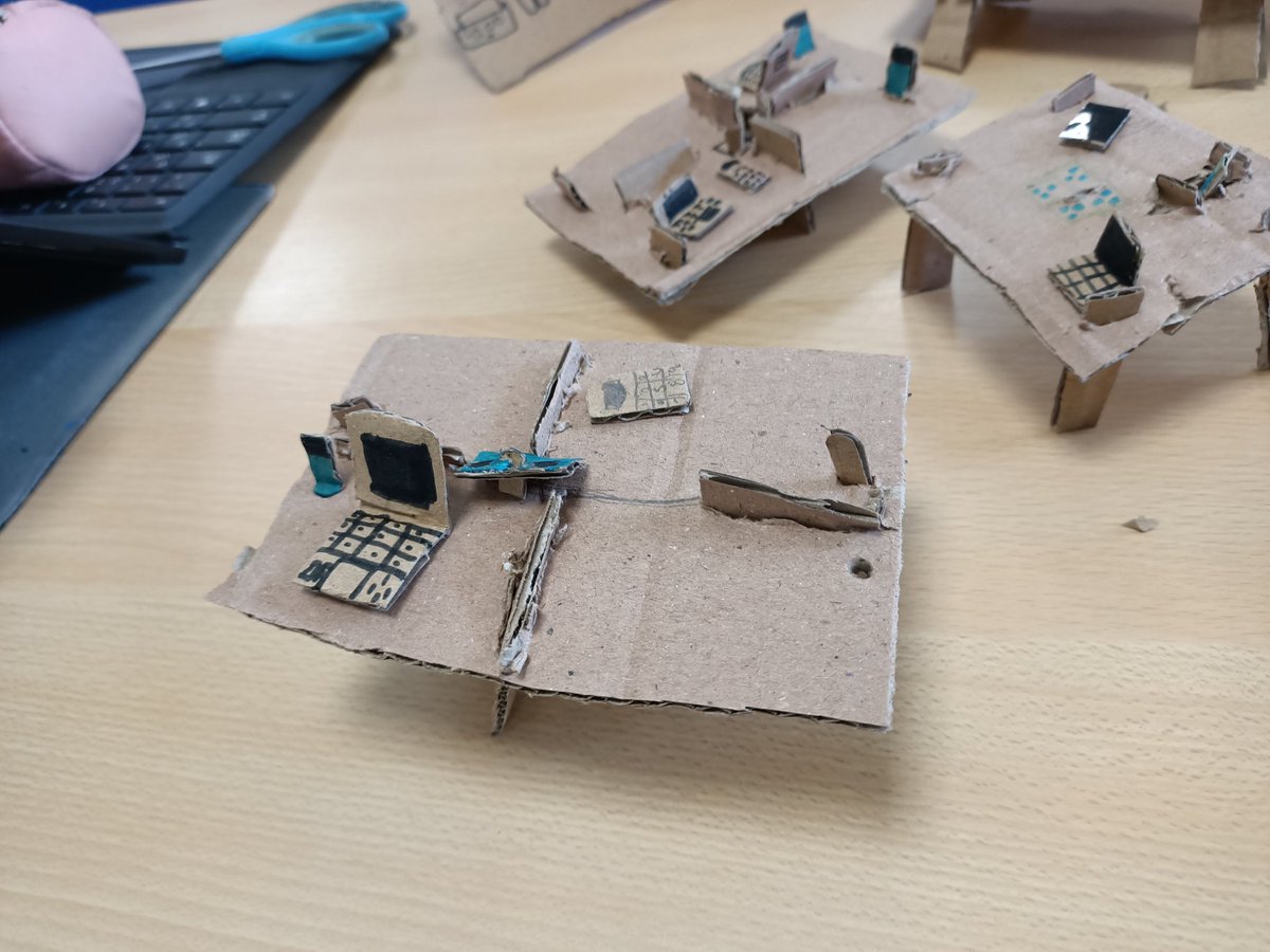JESS_Innovation's tweet photo. Back to hands on prototyping. #JESSInnovation #JESSRealworld #JESSProblemsolving #designthinking #STEM @JESSDubai @JESSDTDept https://t.co/6oont3oMrO