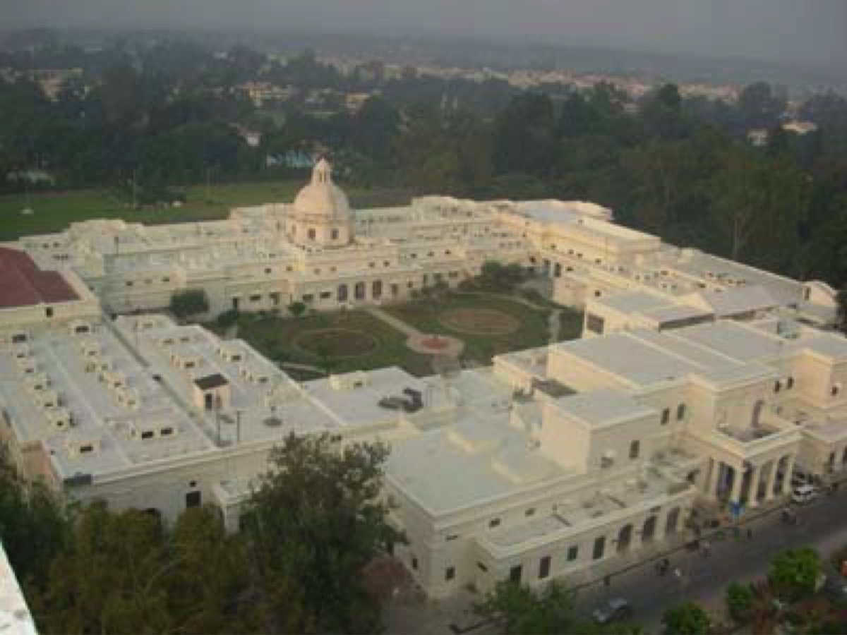 ras906359's tweet photo. How many educational institutions can boast to have the history of 175 years and still on the rise?That is my alma mater. Where friends are icons and friendships are iconic, that is my alma mater. We call it the ‘sacred place for Thomasonians’, that is my alma mater. It is IITR. https://t.co/YZUfGMXzOL
