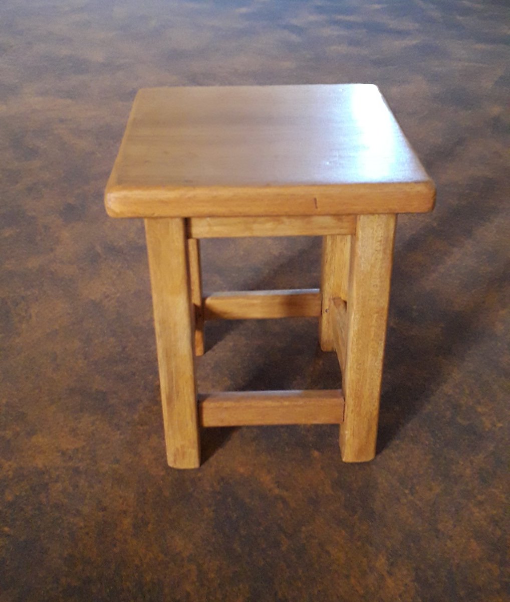 Le faste est là pour te donner l'illusion d'être certain. 
Tu as encore tendance à penser que le contraire de la foi, c'est le doute.
Pourtant, tu en fais l'expérience, le contraire de la foi, ce sont les certitudes. 
La foi t'invite à t'asseoir sur le tabouret de la confiance.