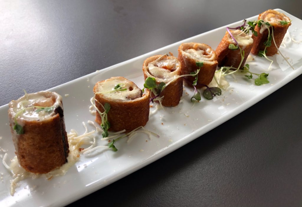 HnosUbeda's tweet photo. Iberian pork, prawn and Payoyo cheese cream flamenquin. #luxurysalt #iberianpork #prawn #payoyocheese #cheesecream #flamenquin #goldsalt #foodie #spanishfood #iberianpig #luxurylifestyle #gourmet #delicious #foodporn #gold #salt #tipicalspanish #foodpic https://t.co/ndoHSWtj83