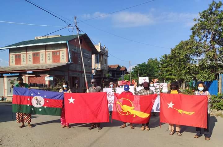 PhoKyawKP's tweet photo. Locals from Kale City marched on the streets to overthrow the genocidal dictatorship and paid tribute to Seven months of mourning for the 11 fallen martyrs. 

LEGALIZATION OF NUG
#Nov7Coup  
#WhatsHappeningInMyanmar https://t.co/RACUI7yB4M